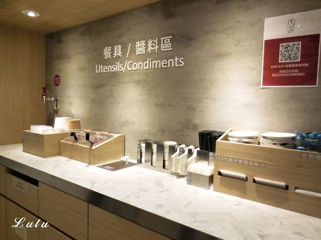 正宗新加坡肉骨茶代名詞。黃亞細肉骨茶台灣三號店 插旗新竹巨城。以大量獨門精選的白胡椒粒、大蒜與精選豬肉，歷時熬煮而成底蘊厚實且滋補的黃金湯品