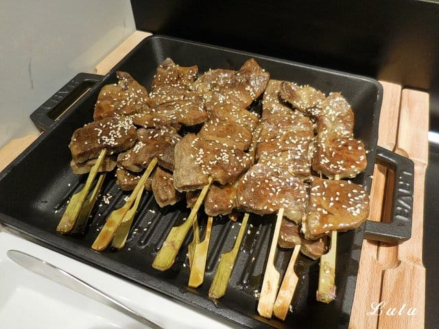 新竹Buffet推薦。晶豐百匯自助式吃到飽餐廳。超霸氣海鮮船。吃飽又吃巧。結合日、中、台式料理，精選菜色，生猛海鮮、現切生魚片吃到飽