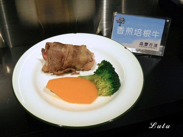 新竹Buffet推薦。晶豐百匯自助式吃到飽餐廳。超霸氣海鮮船。吃飽又吃巧。結合日、中、台式料理，精選菜色，生猛海鮮、現切生魚片吃到飽