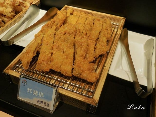 新竹Buffet推薦。晶豐百匯自助式吃到飽餐廳。超霸氣海鮮船。吃飽又吃巧。結合日、中、台式料理，精選菜色，生猛海鮮、現切生魚片吃到飽