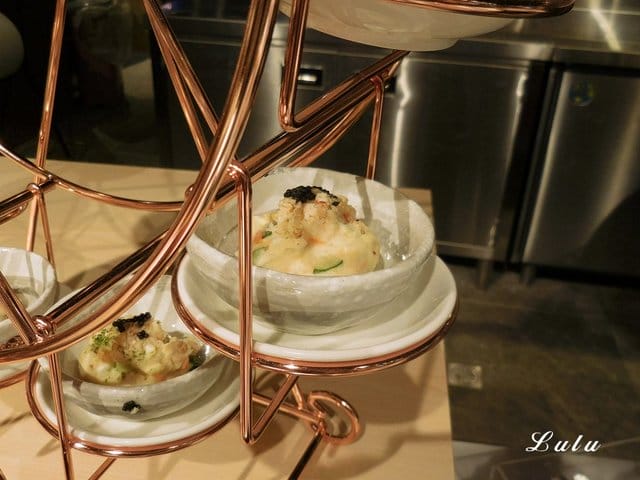 新竹Buffet推薦。晶豐百匯自助式吃到飽餐廳。超霸氣海鮮船。吃飽又吃巧。結合日、中、台式料理，精選菜色，生猛海鮮、現切生魚片吃到飽