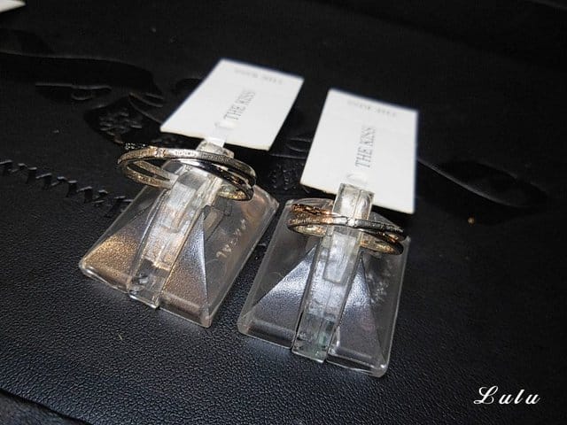 2019七夕中國情人節禮物怎麼挑。破銅爛鐵 桃園旗艦店。消費滿NT$3000抽「5000元易飛網即享卷」機票行程任你選，帶著情人一起旅行去吧。情人對戒/情人對鍊/情人手鍊/情人節飾品