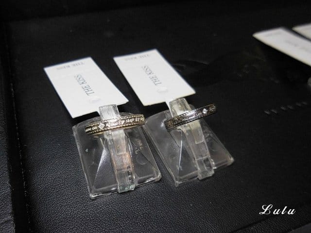 2019七夕中國情人節禮物怎麼挑。破銅爛鐵 桃園旗艦店。消費滿NT$3000抽「5000元易飛網即享卷」機票行程任你選，帶著情人一起旅行去吧。情人對戒/情人對鍊/情人手鍊/情人節飾品