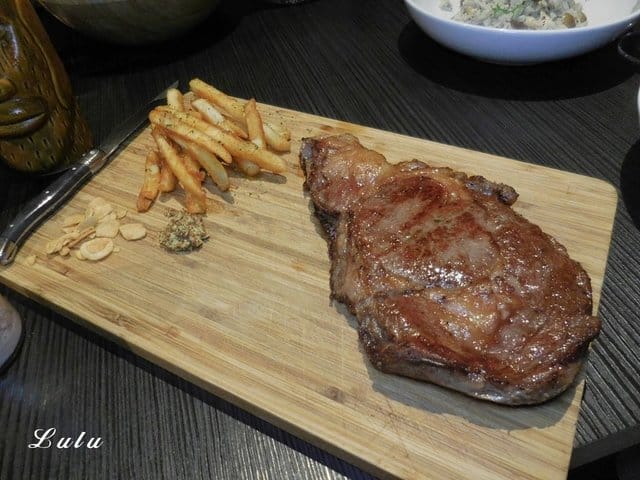 台北東區餐酒館推薦。#Elfin Restaurant & Loung。以精靈為主題的複合式餐酒館。首推多人主食套餐，三五好友聊天聚會的好地方