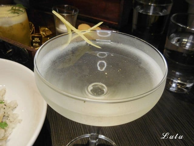 台北東區餐酒館推薦。#Elfin Restaurant & Loung。以精靈為主題的複合式餐酒館。首推多人主食套餐，三五好友聊天聚會的好地方