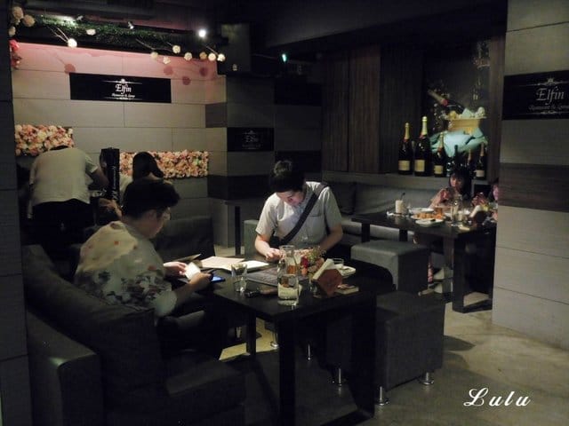台北東區餐酒館推薦。#Elfin Restaurant & Loung。以精靈為主題的複合式餐酒館。首推多人主食套餐，三五好友聊天聚會的好地方