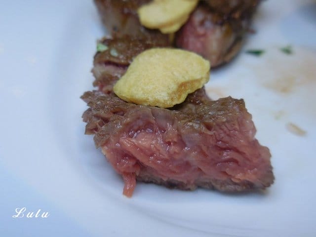台北東區餐酒館推薦。#Elfin Restaurant & Loung。以精靈為主題的複合式餐酒館。首推多人主食套餐，三五好友聊天聚會的好地方