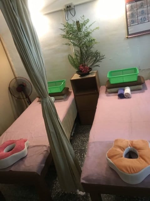 足巧合養生工作室。台北大橋頭足底按摩推薦。超過15年專業整復推拿師傅。足底按摩＋足湯（70分鐘），優惠價NT$699。#另有文末優惠
