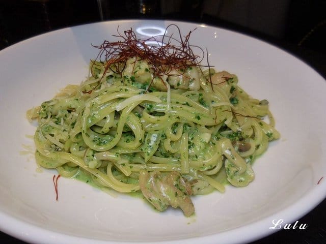 台北東區餐酒館推薦。#Elfin Restaurant & Loung。以精靈為主題的複合式餐酒館。首推多人主食套餐，三五好友聊天聚會的好地方