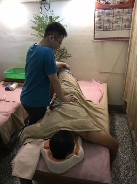 足巧合養生工作室。台北大橋頭足底按摩推薦。超過15年專業整復推拿師傅。足底按摩＋足湯（70分鐘），優惠價NT$699。#另有文末優惠