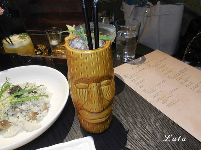 台北東區餐酒館推薦。#Elfin Restaurant & Loung。以精靈為主題的複合式餐酒館。首推多人主食套餐，三五好友聊天聚會的好地方