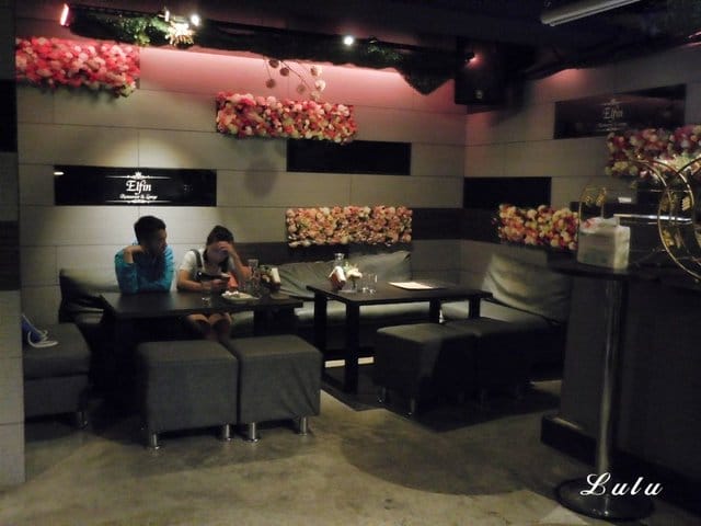 台北東區餐酒館推薦。#Elfin Restaurant & Loung。以精靈為主題的複合式餐酒館。首推多人主食套餐，三五好友聊天聚會的好地方