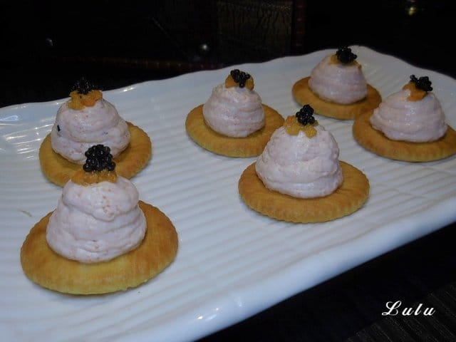 台北東區餐酒館推薦。#Elfin Restaurant & Loung。以精靈為主題的複合式餐酒館。首推多人主食套餐，三五好友聊天聚會的好地方