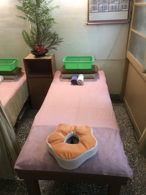 足巧合養生工作室。台北大橋頭足底按摩推薦。超過15年專業整復推拿師傅。足底按摩＋足湯（70分鐘），優惠價NT$699。#另有文末優惠