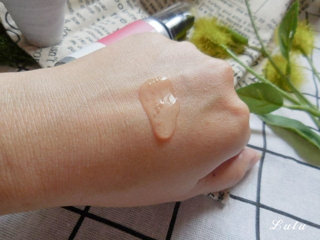 保濕不黏膩的精華液推薦。CHIK’O 肌珂保濕滋潤精華露。雙重明星補水配方，補水同時鎖水。給肌膚零負擔的保濕神器