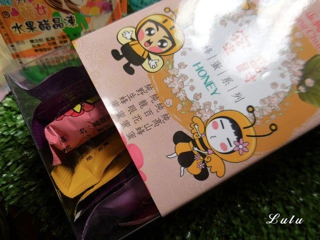 純正蜂蜜推薦。正純蜂蜜 娃娃桶水果醋果凍+蜜爵隨身包。輕巧蜂蜜隨身包方便好攜帶。水果醋果凍，夏季零食好選擇。大人小朋友都喜愛
