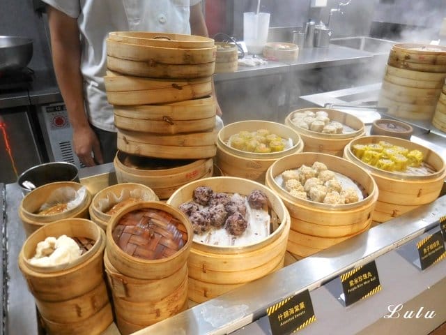 桃園吃到飽。港點大師桃園家樂福經國店。各式港點無限量供應吃到飽。麻辣小龍蝦/鮮蝦粉腸/腐皮蝦仁/奶皇流沙包/蠔汁鮮竹捲/蟹皇燒賣