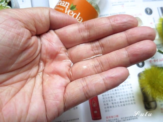 urban veda 城市吠陀 檀香舒緩系列。檀香舒緩洗面乳＋檀香舒緩爽膚水＋檀香舒緩晚霜。充滿活力能量的植物養分，讓肌膚達到完美的自然平衡與健康