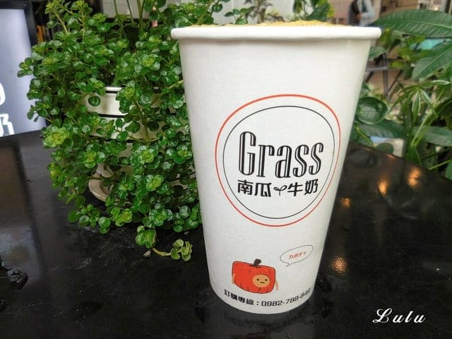 （台中南屯）。南瓜牛奶第一品牌。Grass 南瓜&牛奶（總店）。南瓜的原味鮮甜與牛奶做調和出的天然微妙滋味。完全不加糖
