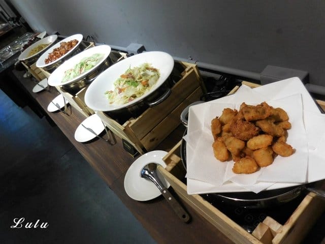 桃園吃到飽。港點大師桃園家樂福經國店。各式港點無限量供應吃到飽。麻辣小龍蝦/鮮蝦粉腸/腐皮蝦仁/奶皇流沙包/蠔汁鮮竹捲/蟹皇燒賣