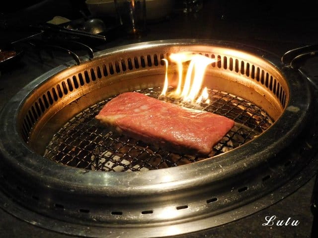 台中燒肉推薦。肉多多超市燒肉 台中大墩店。新菜單推薦。台灣燒肉第一品牌。肉質好、CP值高。即日起~9/30 套餐加價NT$99享雪花和牛。299生啤無限暢飲