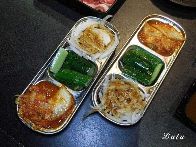 台中燒肉推薦。肉多多超市燒肉 台中大墩店。新菜單推薦。台灣燒肉第一品牌。肉質好、CP值高。即日起~9/30 套餐加價NT$99享雪花和牛。299生啤無限暢飲
