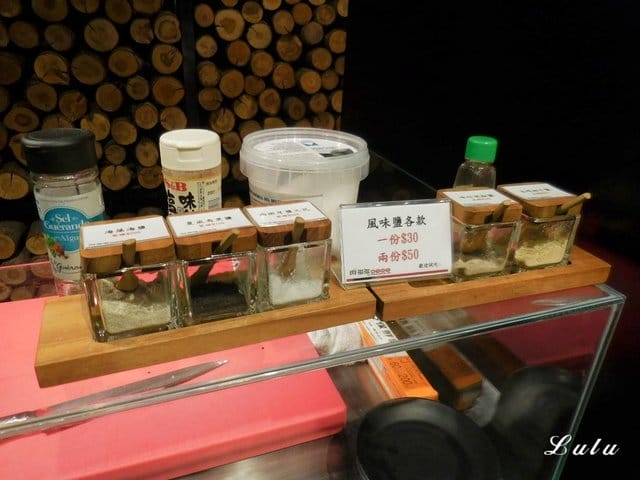 台中燒肉推薦。肉多多超市燒肉 台中大墩店。新菜單推薦。台灣燒肉第一品牌。肉質好、CP值高。即日起~9/30 套餐加價NT$99享雪花和牛。299生啤無限暢飲