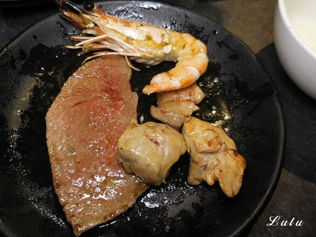 台中燒肉推薦。肉多多超市燒肉 台中大墩店。新菜單推薦。台灣燒肉第一品牌。肉質好、CP值高。即日起~9/30 套餐加價NT$99享雪花和牛。299生啤無限暢飲