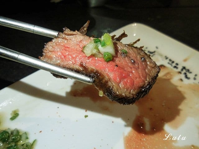 台中燒肉推薦。肉多多超市燒肉 台中大墩店。新菜單推薦。台灣燒肉第一品牌。肉質好、CP值高。即日起~9/30 套餐加價NT$99享雪花和牛。299生啤無限暢飲