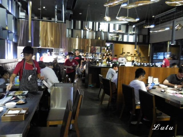 台中燒肉推薦。肉多多超市燒肉 台中大墩店。新菜單推薦。台灣燒肉第一品牌。肉質好、CP值高。即日起~9/30 套餐加價NT$99享雪花和牛。299生啤無限暢飲