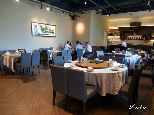 六廚川客料理。30年老字號的川菜客家菜料理。近捷運大安森林公園站1號出口步行約3分鐘腳程