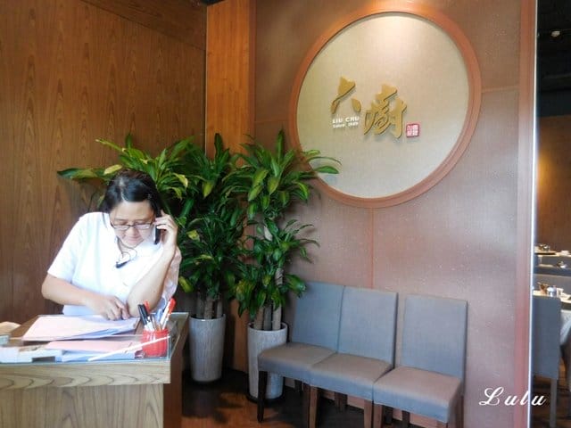 六廚川客料理。30年老字號的川菜客家菜料理。近捷運大安森林公園站1號出口步行約3分鐘腳程