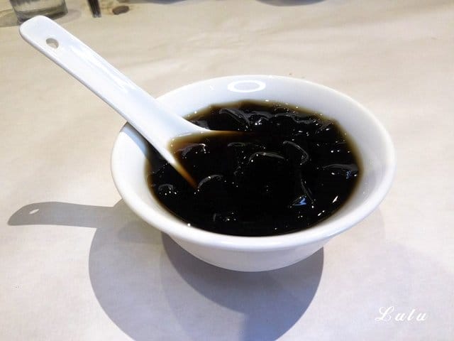 六廚川客料理。30年老字號的川菜客家菜料理。近捷運大安森林公園站1號出口步行約3分鐘腳程