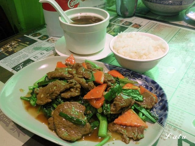 波記茶餐廳。台北東區平價港式茶餐廳推薦。彷彿置身香港電影情節的用餐環境。近捷運忠孝敦化站