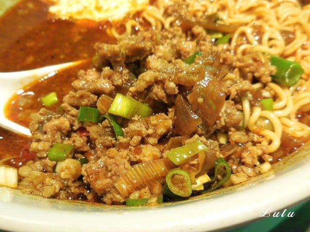 波記茶餐廳。台北東區平價港式茶餐廳推薦。彷彿置身香港電影情節的用餐環境。近捷運忠孝敦化站