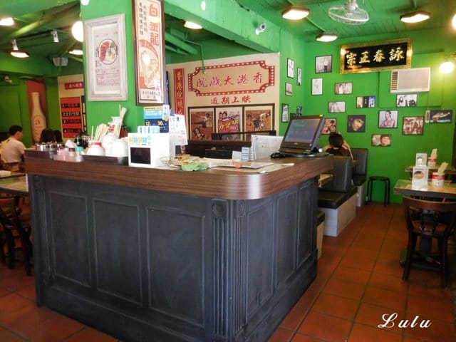 波記茶餐廳。台北東區平價港式茶餐廳推薦。彷彿置身香港電影情節的用餐環境。近捷運忠孝敦化站