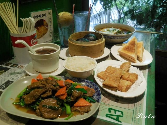 波記茶餐廳。台北東區平價港式茶餐廳推薦。彷彿置身香港電影情節的用餐環境。近捷運忠孝敦化站