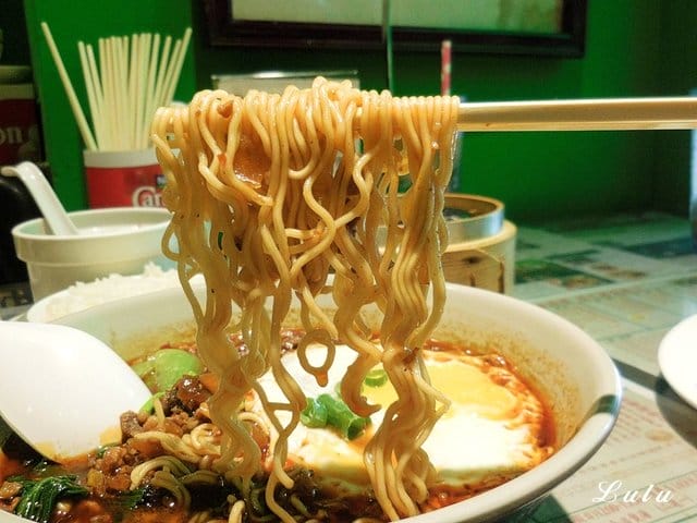 波記茶餐廳。台北東區平價港式茶餐廳推薦。彷彿置身香港電影情節的用餐環境。近捷運忠孝敦化站