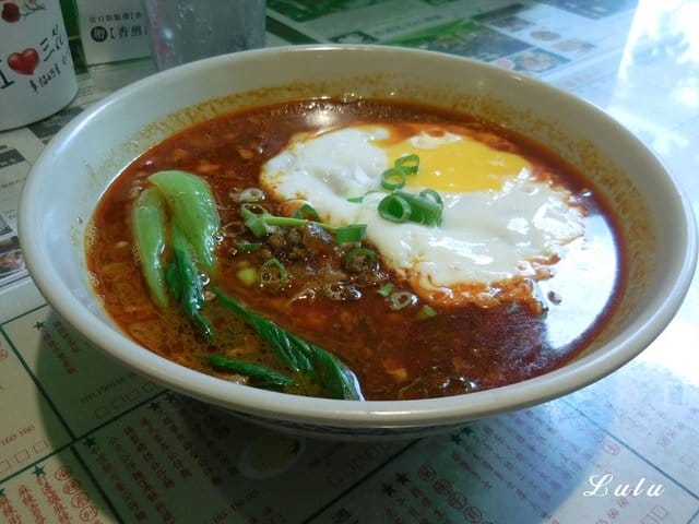 波記茶餐廳。台北東區平價港式茶餐廳推薦。彷彿置身香港電影情節的用餐環境。近捷運忠孝敦化站