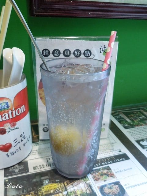 波記茶餐廳。台北東區平價港式茶餐廳推薦。彷彿置身香港電影情節的用餐環境。近捷運忠孝敦化站