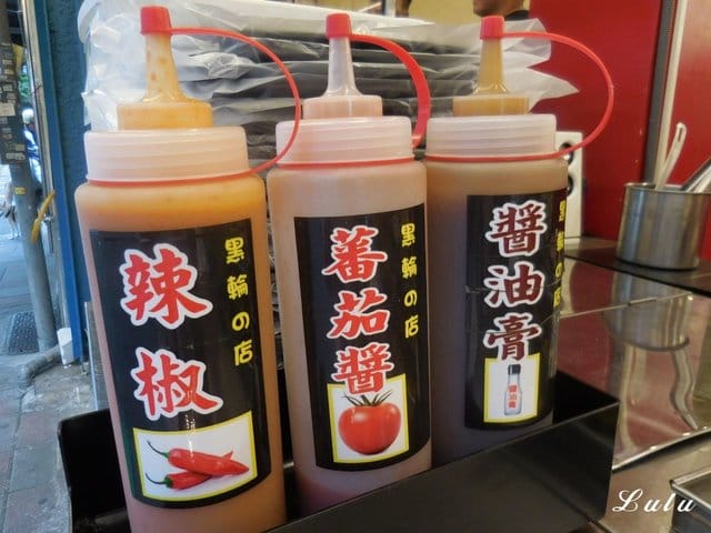 台北公館美食商圈。超人氣美食（宵夜）推薦。五姐妹黑輪的店-台北總店。嚴選豬大骨熬煮的關東煮/麻辣關東煮。嘉義黑香腸＋手工糯米腸。和風黑輪片