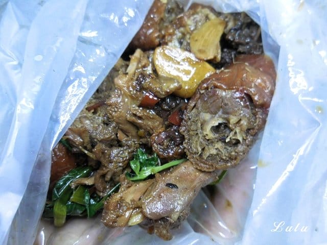 家之香脆皮烤鴨。新莊美食推薦。一鴨三吃，鴨片＋麵皮/鹽酥鴨/熱炒鴨骨。新北市新莊烤鴨
