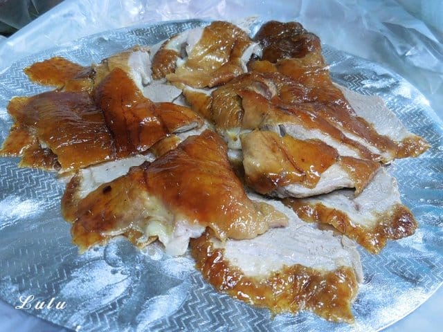 家之香脆皮烤鴨。新莊美食推薦。一鴨三吃，鴨片＋麵皮/鹽酥鴨/熱炒鴨骨。新北市新莊烤鴨