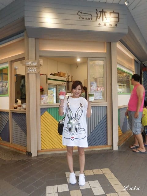 台北中正區手搖飲推薦。沐白小農沐場-中正南門店。近捷運中正紀念堂站。最純粹香醇的肯啃鮮乳，與茶飲品混搭出的簡單哲學
