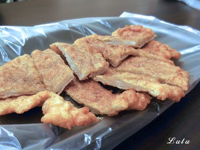 台北公館美食商圈。超人氣美食（宵夜）推薦。五姐妹黑輪的店-台北總店。嚴選豬大骨熬煮的關東煮/麻辣關東煮。嘉義黑香腸＋手工糯米腸。和風黑輪片