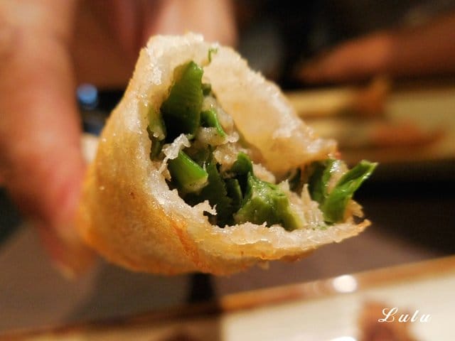 一心拉麵。宜蘭羅東美食推薦。結合中日飲食文化，當日式拉麵遇上宜蘭在地小吃。精心熬煮費時10小時以上的湯頭濃郁，每日限量200碗，賣完就沒有囉！特製滷汁厚切叉燒，經1300度大火炙燒，肉大塊