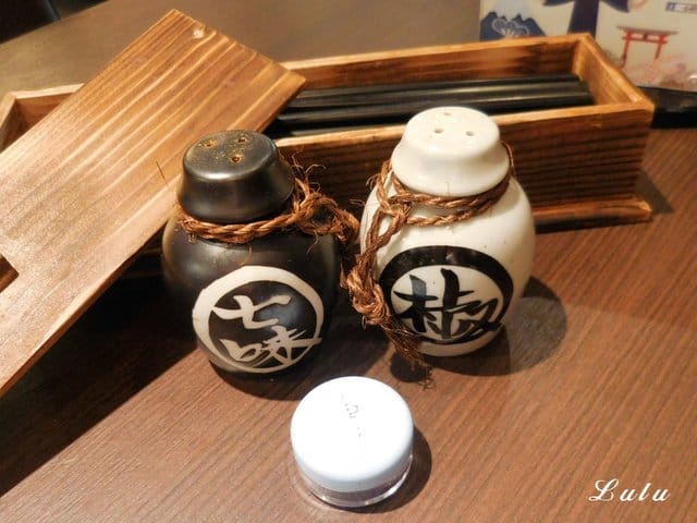 一心拉麵。宜蘭羅東美食推薦。結合中日飲食文化，當日式拉麵遇上宜蘭在地小吃。精心熬煮費時10小時以上的湯頭濃郁，每日限量200碗，賣完就沒有囉！特製滷汁厚切叉燒，經1300度大火炙燒，肉大塊