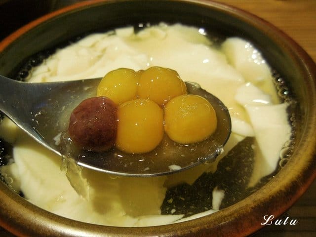 科技大樓豆花推薦。#逗豆鋪。源自於自家手作的新鮮豆奶、豆花，讓人食在安心。夏天吃冷麵，冬天吃湯麵