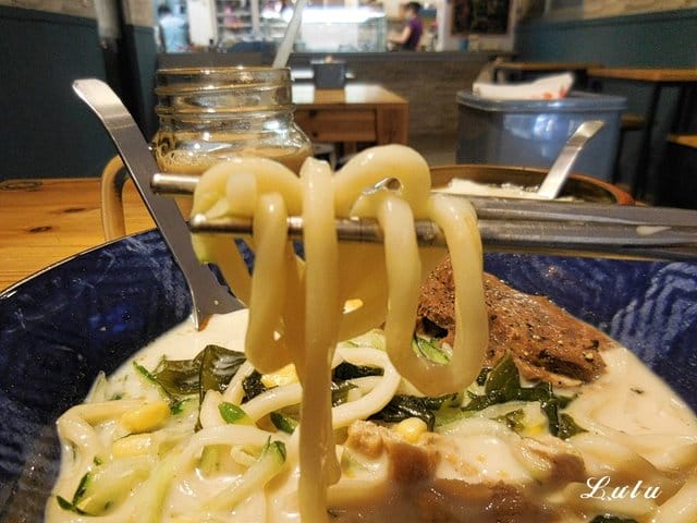 科技大樓豆花推薦。#逗豆鋪。源自於自家手作的新鮮豆奶、豆花，讓人食在安心。夏天吃冷麵，冬天吃湯麵