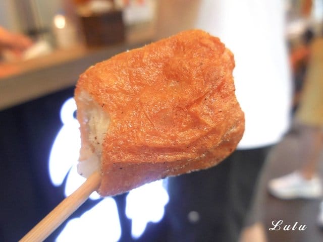 台北西門捷運美食推薦。#虎舺炸雞。鮮嫩多汁的炸雞排，性感可口。近捷運西門站6號出口